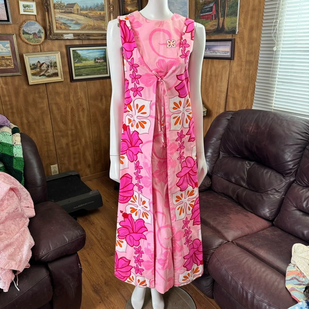 Stunning Vintage Hawaiian Floral Dress